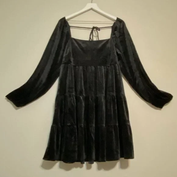 Lucy Paris Melissa Black Velvet Tiered Babydoll Dress - Picture 9 of 16